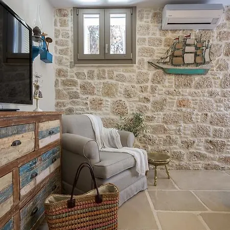 Admiral's House Villa Chalki Town